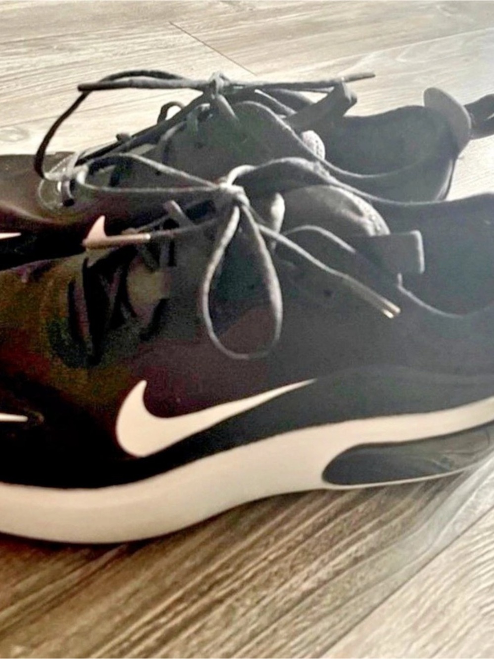 Nike Air Max Bella TR 4 Black & White Athletic Shoes